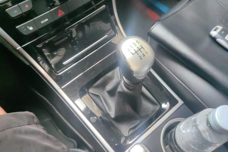 Used Haval H2 2014 1.5T Manual Two-Wheel Drive Prestige Edition Gear Lever