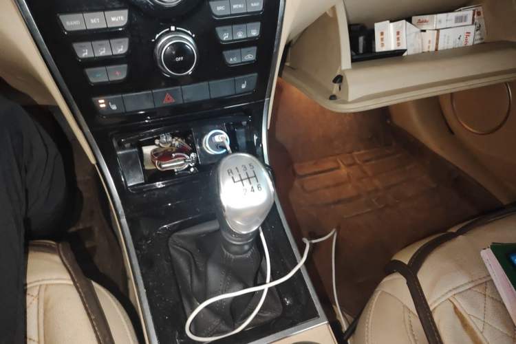 Used Haval H2 2014 1.5T Manual Two-Wheel Drive Elite Edition Gear Lever
