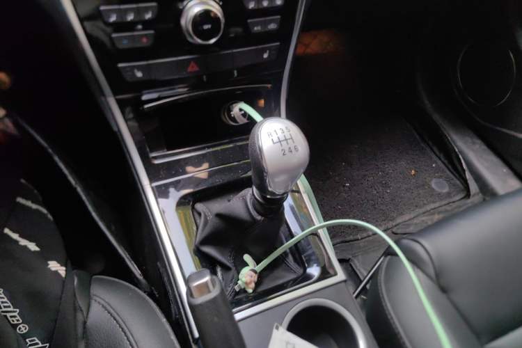 Used Haval H2 2014 1.5T Manual Two-Wheel Drive Elite Edition Gear Lever