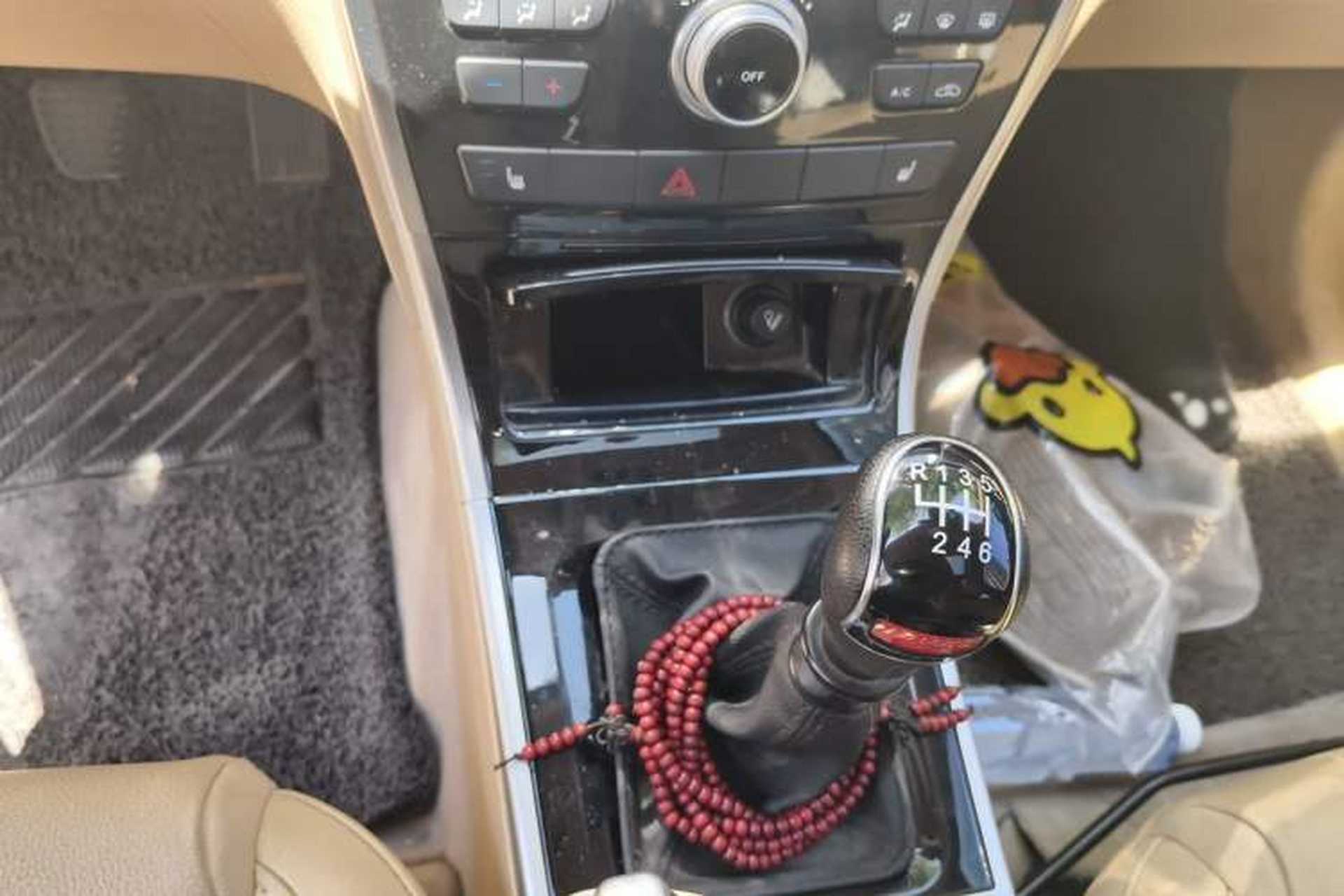 Used Haval H2 2014 1.5T Manual Two-Wheel Drive Elite Edition Gear Lever