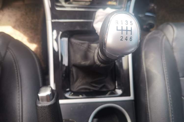 Used Haval H2 2014 1.5T Manual Two-Wheel Drive Elite Edition Gear Lever