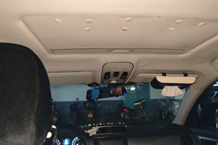 Used Haval H2 2014 1.5T Manual Two-Wheel Drive Elite Edition Headliner