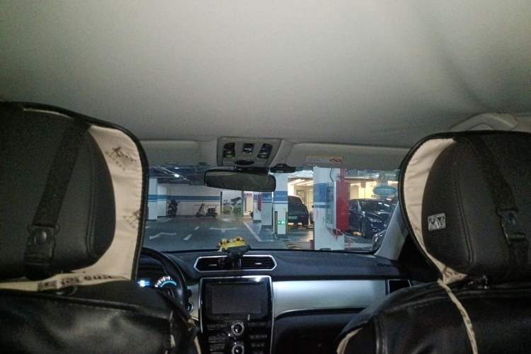 Used Haval H2 2014 1.5T Manual Two-Wheel Drive Elite Edition Headliner