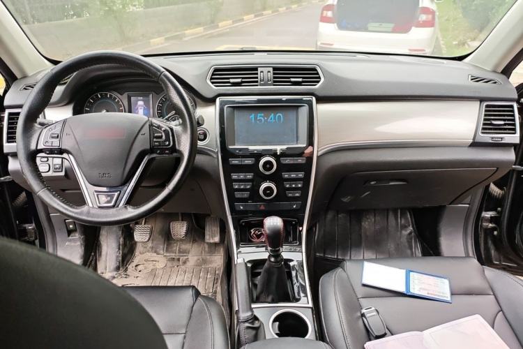 Used Haval H2 2014 1.5T Manual Two-Wheel Drive Elite Edition Interior 2
