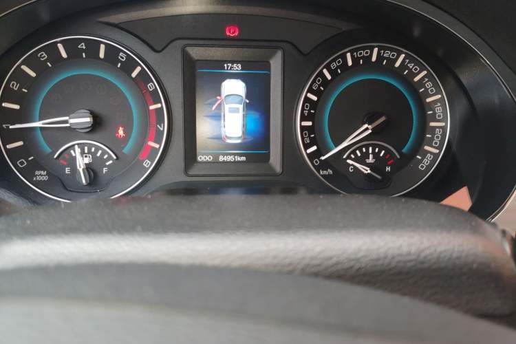 Used Haval H2 2014 1.5T Manual Two-Wheel Drive Elite Edition Odometer Close Up