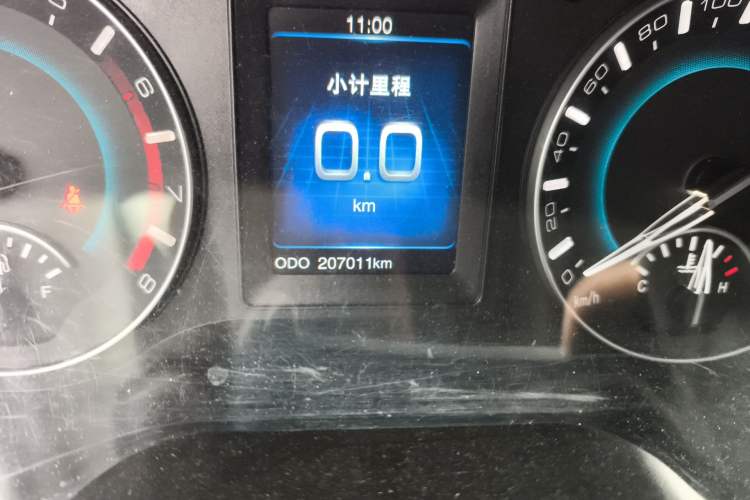 Used Haval H2 2014 1.5T Manual Two-Wheel Drive Elite Edition Odometer Close Up