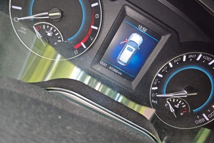 Used Haval H2 2014 1.5T Manual Two-Wheel Drive Elite Edition Odometer Close Up
