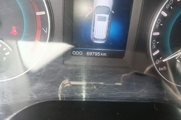 Used Haval H2 2014 1.5T Manual Two-Wheel Drive Elite Edition Odometer Close Up