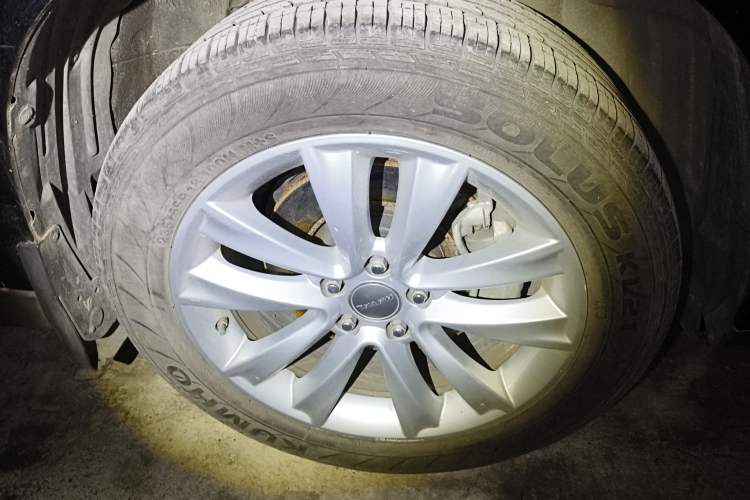 Used Haval H2 2014 1.5T Manual Two-Wheel Drive Elite Edition Right Front Wheel Hub
