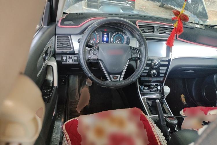 Used Haval H2 2014 1.5T Manual Two-Wheel Drive Elite Edition Steering Wheel