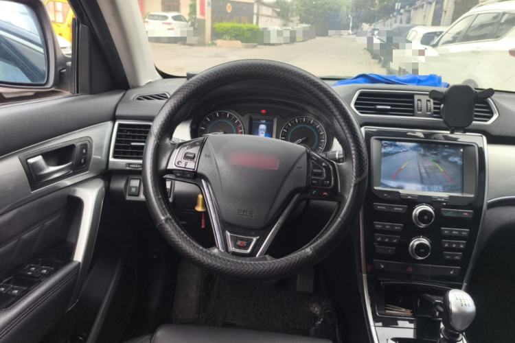 Used Haval H2 2014 1.5T Manual Two-Wheel Drive Elite Edition Steering Wheel