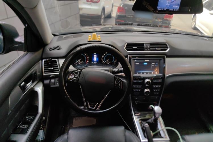 Used Haval H2 2014 1.5T Manual Two-Wheel Drive Elite Edition Steering Wheel