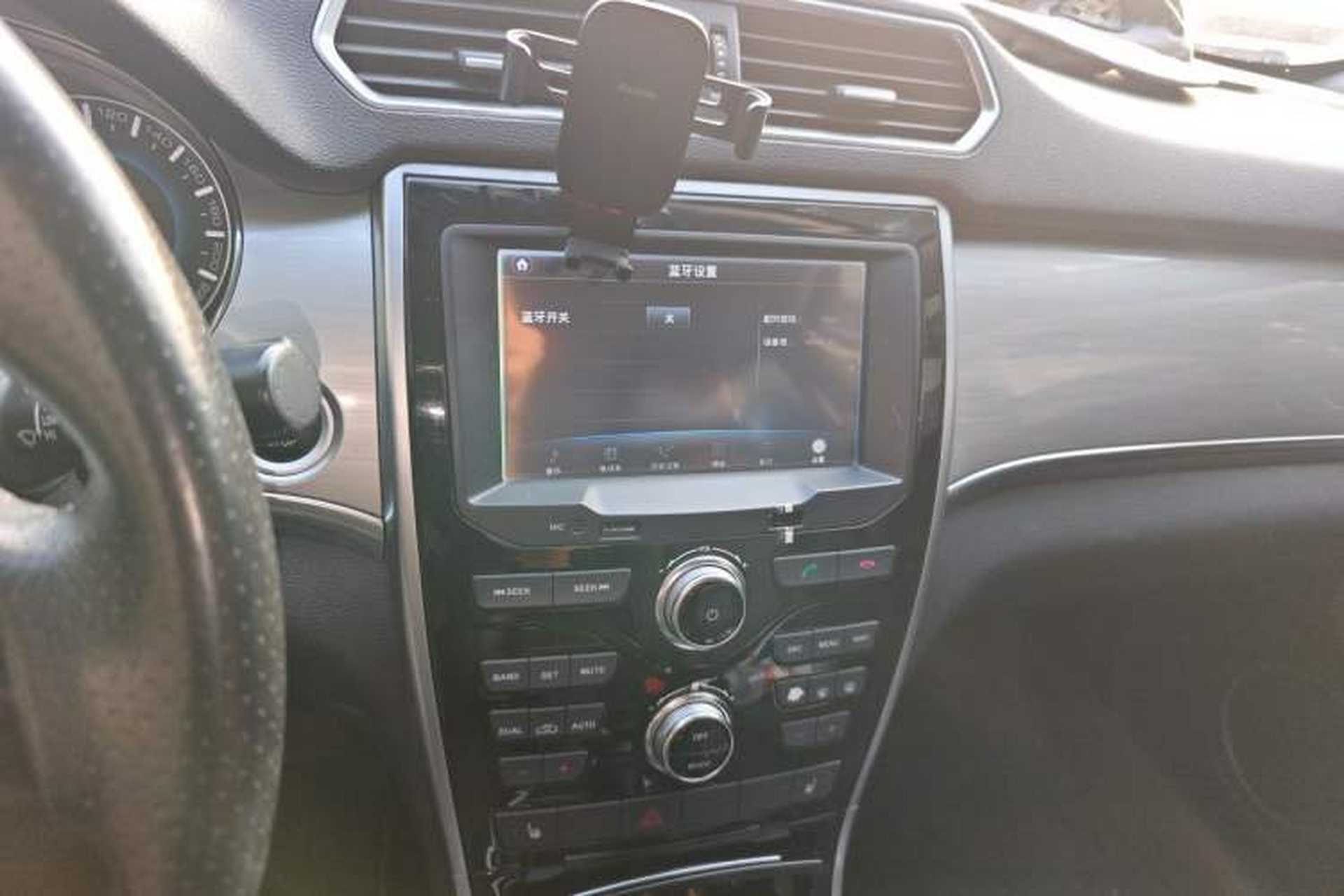Used Haval H2 2014 1.5T Manual Two-Wheel Drive Prestige Edition Audio And AC Panel