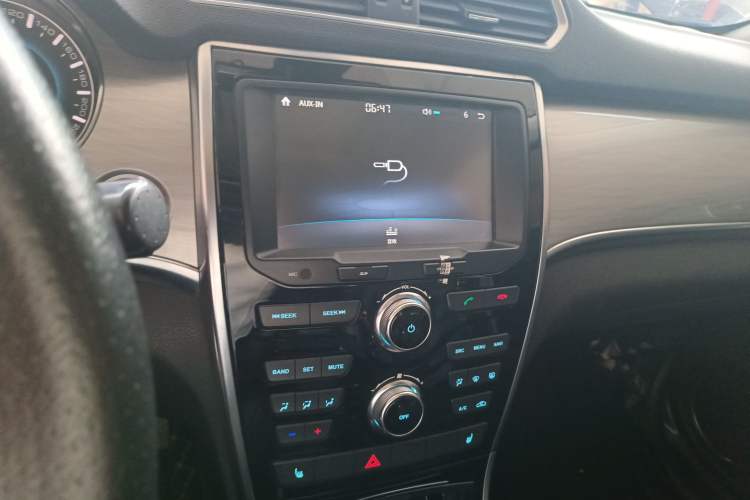 Used Haval H2 2014 1.5T Manual Two-Wheel Drive Elite Edition Audio And AC Panel