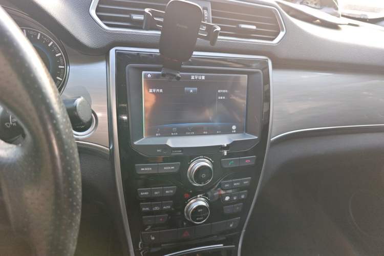 Used Haval H2 2014 1.5T Manual Two-Wheel Drive Prestige Edition Audio And AC Panel