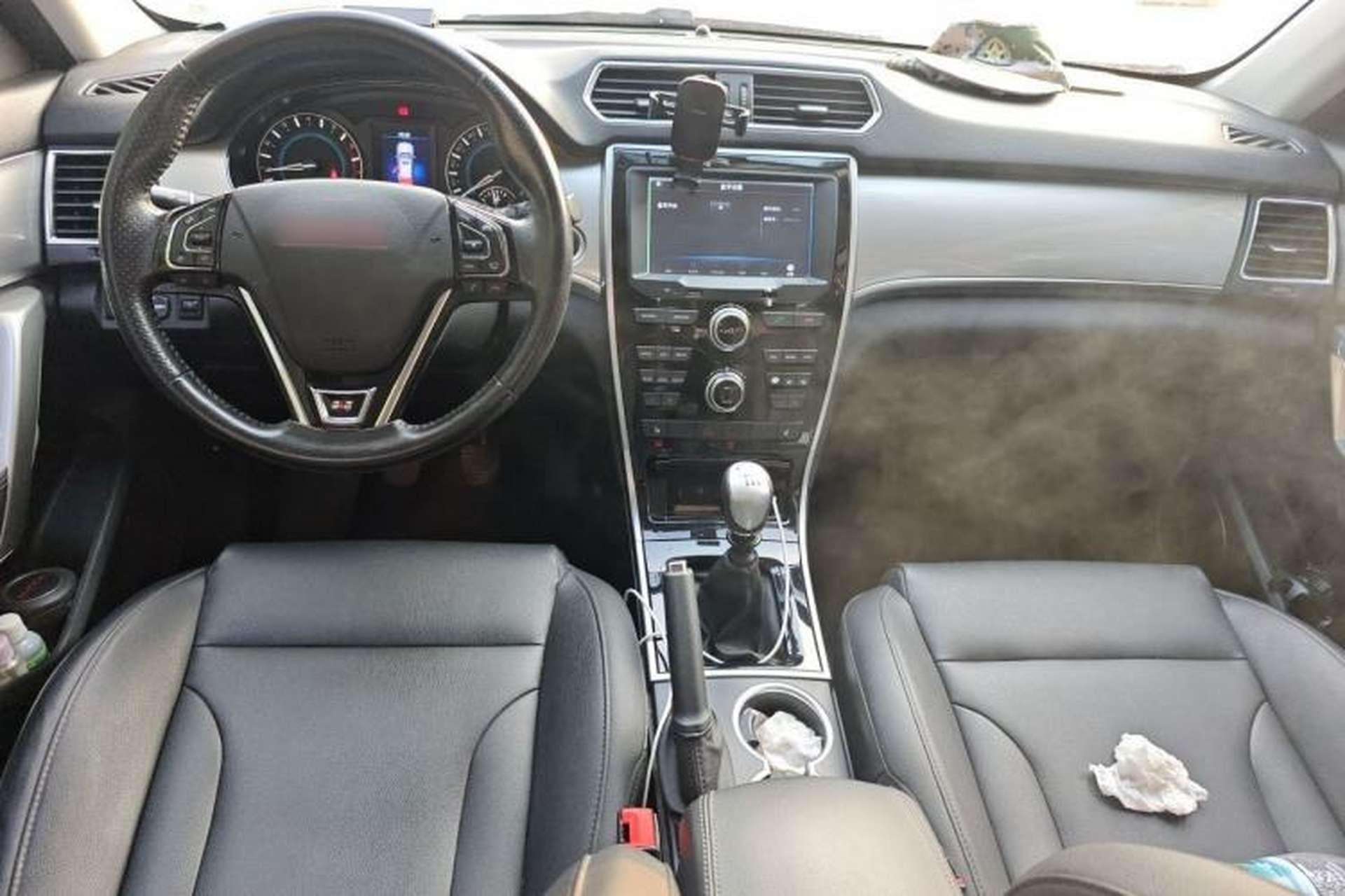 Used Haval H2 2014 1.5T Manual Two-Wheel Drive Prestige Edition Center Console