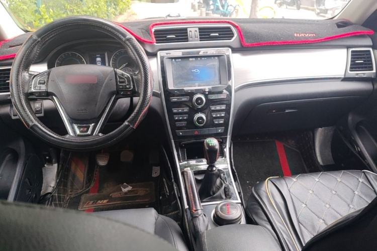 Used Haval H2 2014 1.5T Manual Two-Wheel Drive Elite Edition Center Console
