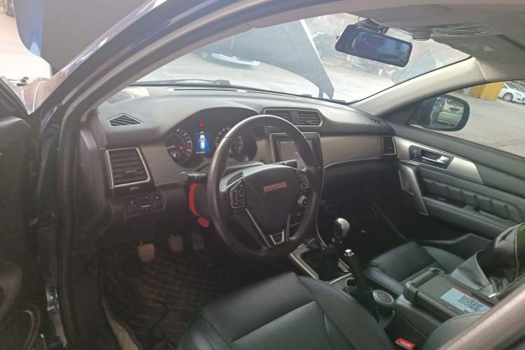Used Haval H2 2014 1.5T Manual Two-Wheel Drive Elite Edition Center Console