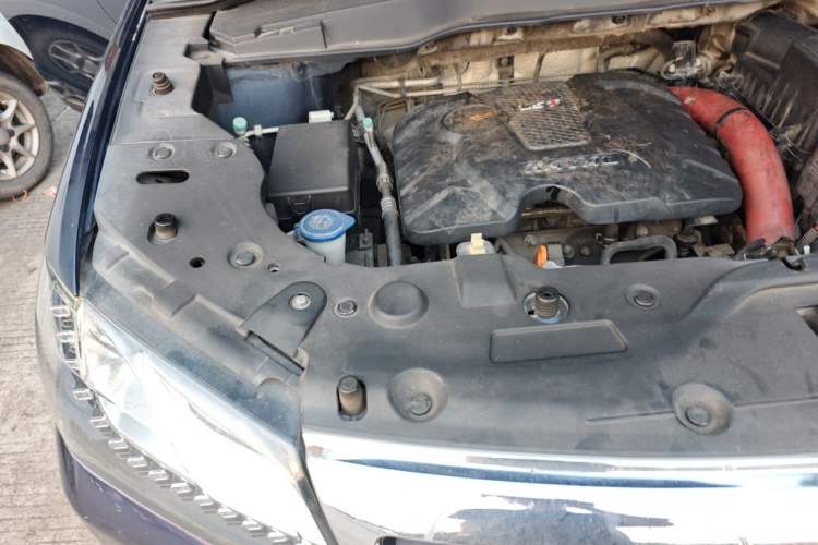 Used Haval H2 2014 1.5T Manual Two-Wheel Drive Prestige Edition Engine Bay Right