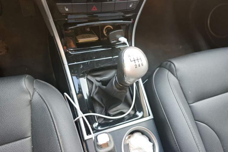 Used Haval H2 2014 1.5T Manual Two-Wheel Drive Prestige Edition Gear Lever