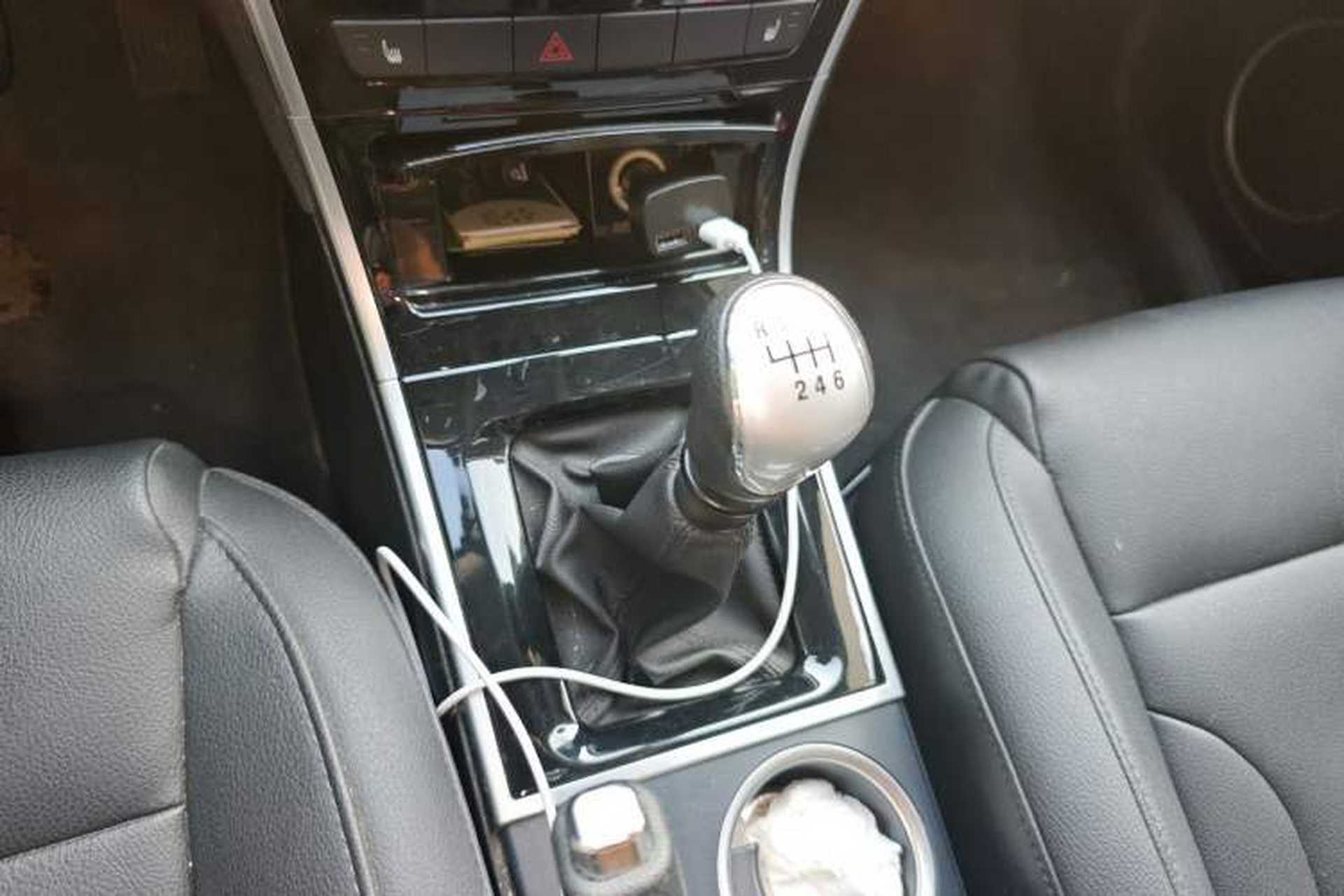 Used Haval H2 2014 1.5T Manual Two-Wheel Drive Prestige Edition Gear Lever