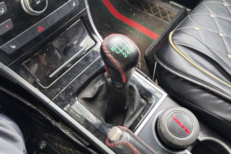 Used Haval H2 2014 1.5T Manual Two-Wheel Drive Elite Edition Gear Lever