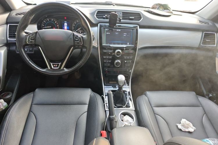 Used Haval H2 2014 1.5T Manual Two-Wheel Drive Prestige Edition Interior 2
