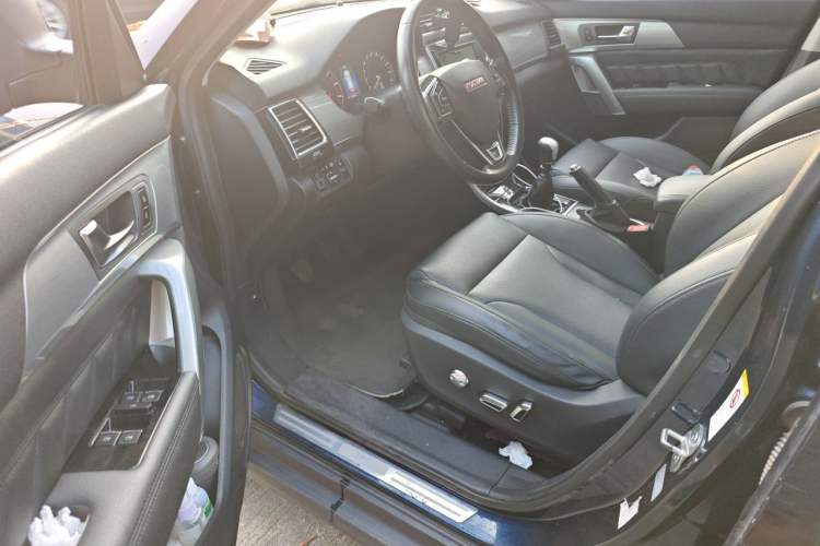Used Haval H2 2014 1.5T Manual Two-Wheel Drive Prestige Edition Interior 3