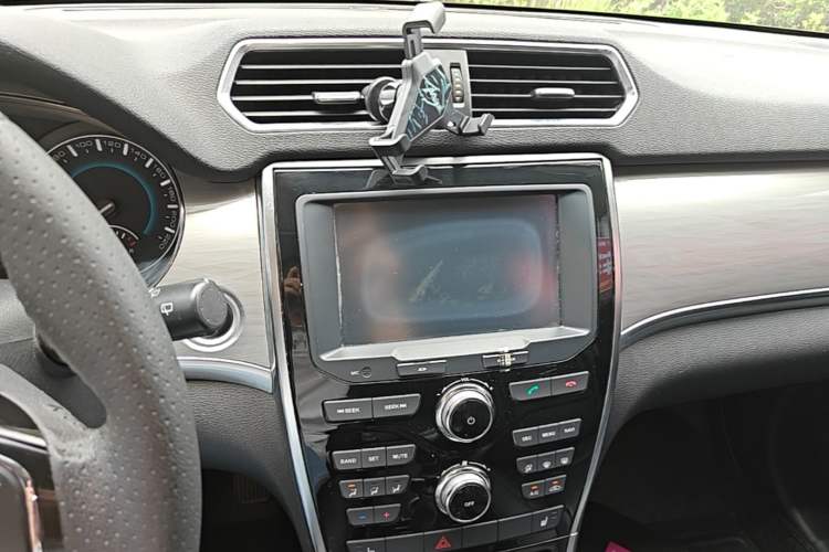 Used Haval H2 2014 1.5T Manual Two-Wheel Drive Elite Edition Audio And AC Panel