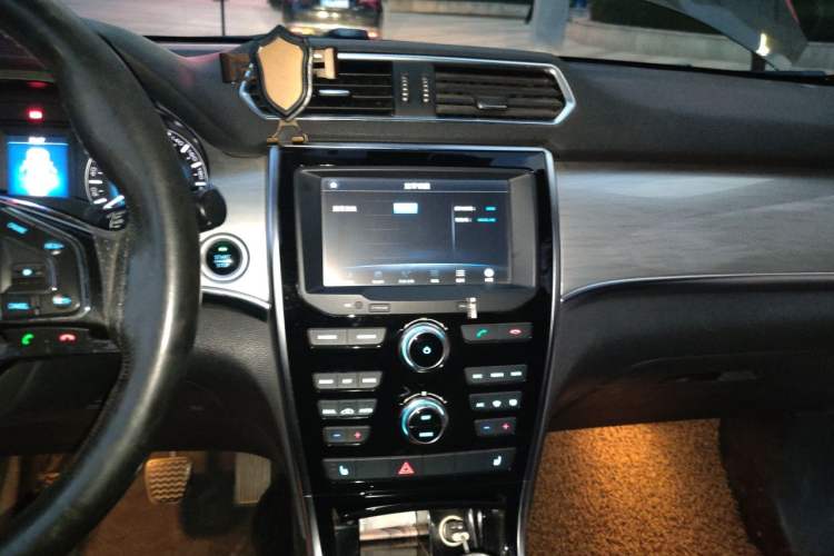 Used Haval H2 2014 1.5T Manual Two-Wheel Drive Prestige Edition Audio And AC Panel