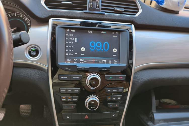 Used Haval H2 2014 1.5T Manual Two-Wheel Drive Prestige Edition Audio And AC Panel