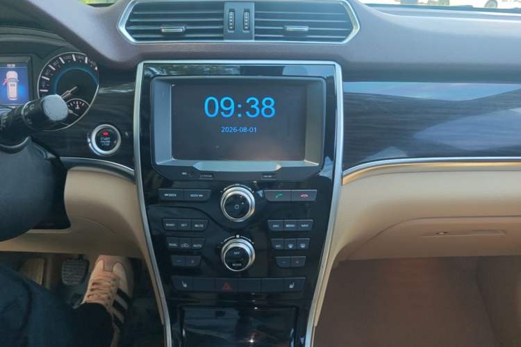 Used Haval H2 2014 1.5T Manual Two-Wheel Drive Prestige Edition Audio And AC Panel