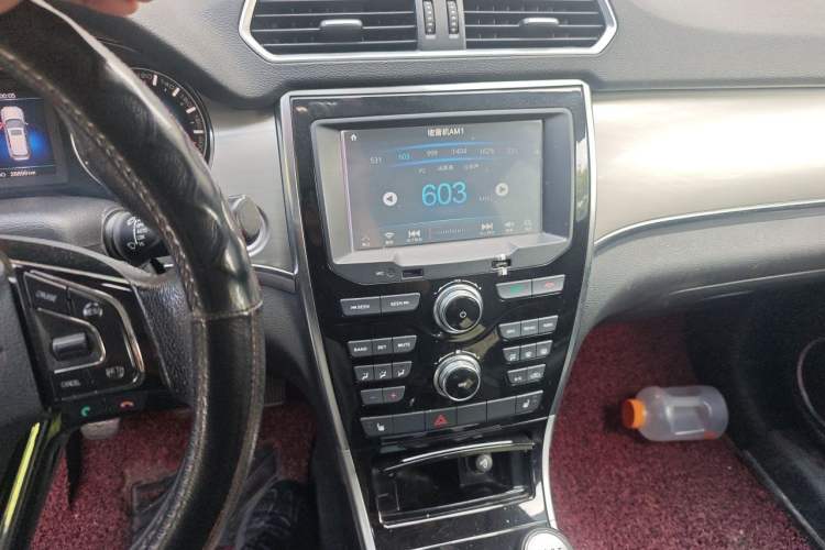 Used Haval H2 2014 1.5T Manual Two-Wheel Drive Elite Edition Audio And AC Panel