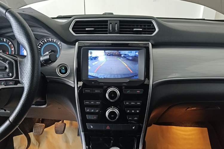 Used Haval H2 2014 1.5T Manual Two-Wheel Drive Elite Edition Audio And AC Panel