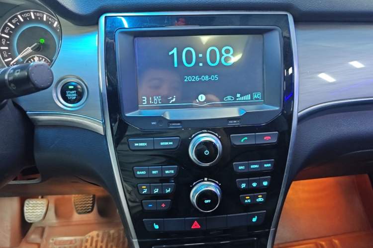 Used Haval H2 2014 1.5T Manual Two-Wheel Drive Elite Edition Audio And AC Panel