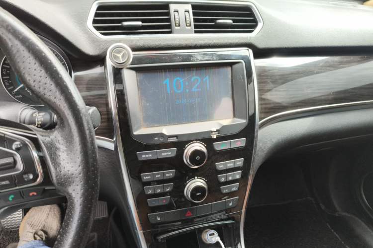 Used Haval H2 2014 1.5T Manual Two-Wheel Drive Elite Edition Audio And AC Panel