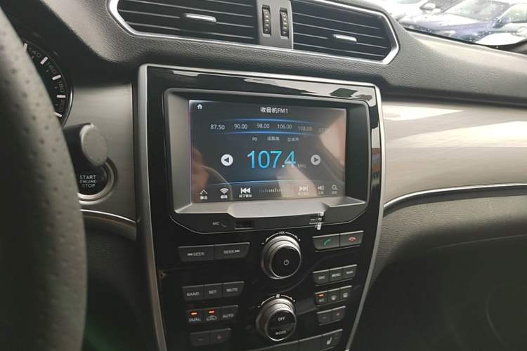 Used Haval H2 2014 1.5T Manual Two-Wheel Drive Prestige Edition Audio And AC Panel