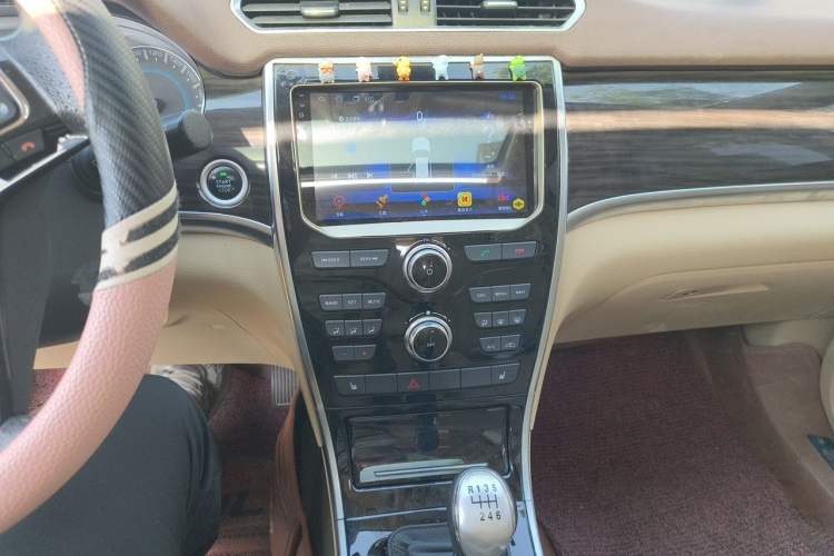 Used Haval H2 2014 1.5T Manual Two-Wheel Drive Elite Edition Audio And AC Panel