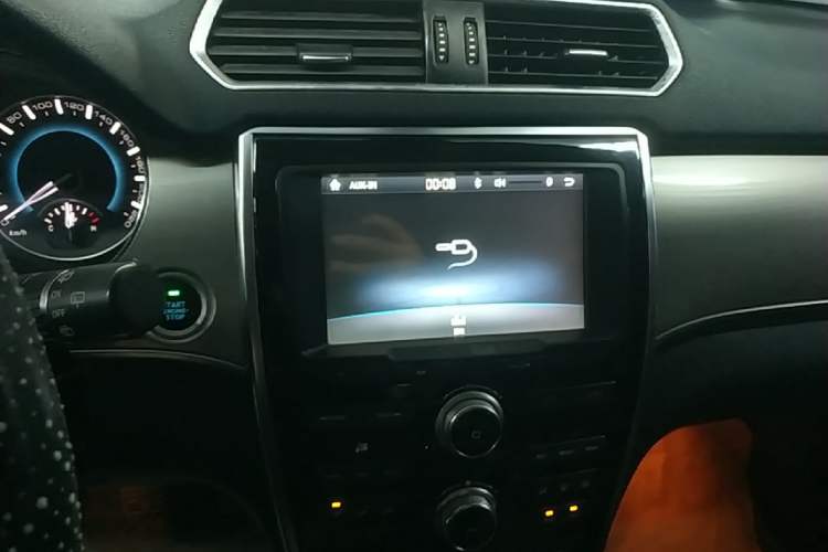 Used Haval H2 2014 1.5T Manual Two-Wheel Drive Elite Edition Audio And AC Panel