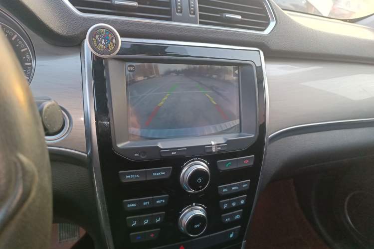 Used Haval H2 2014 1.5T Manual Two-Wheel Drive Elite Edition Audio And AC Panel