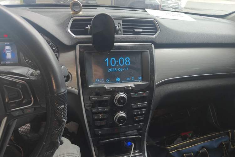 Used Haval H2 2014 1.5T Manual Two-Wheel Drive Elite Edition Audio And AC Panel