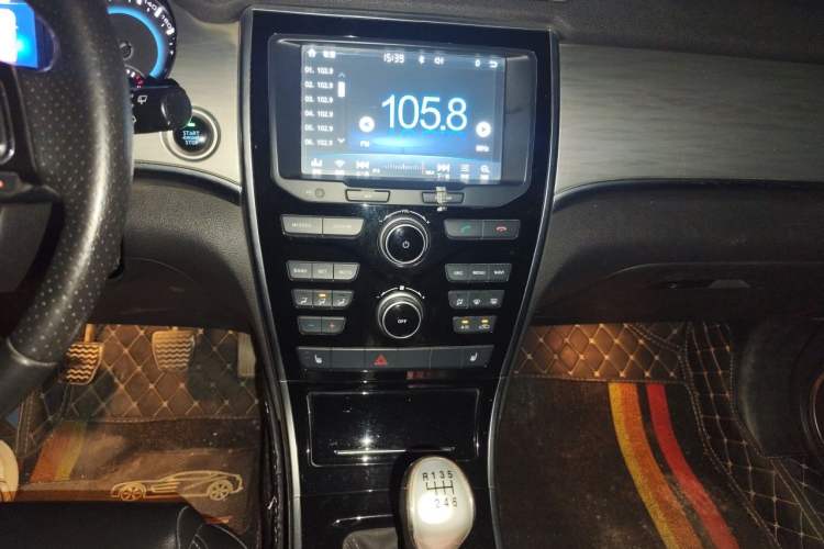 Used Haval H2 2014 1.5T Manual Two-Wheel Drive Elite Edition Audio And AC Panel