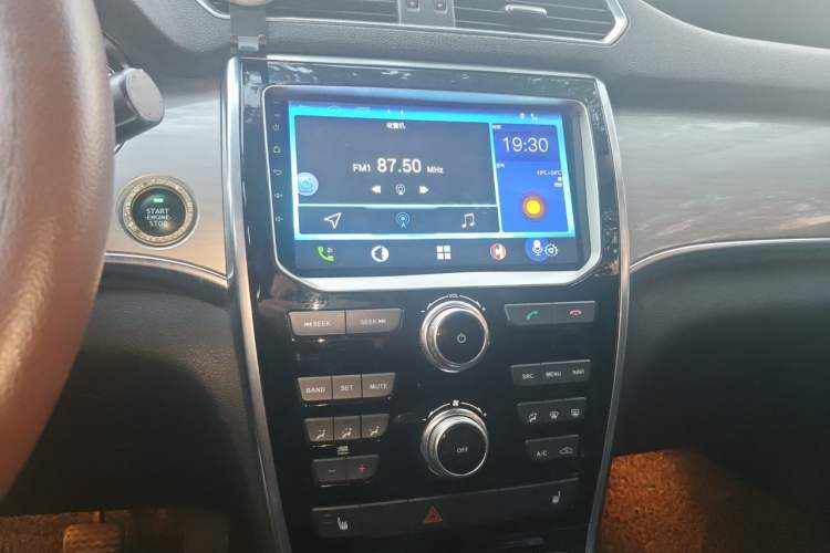 Used Haval H2 2014 1.5T Manual Two-Wheel Drive Elite Edition Audio And AC Panel