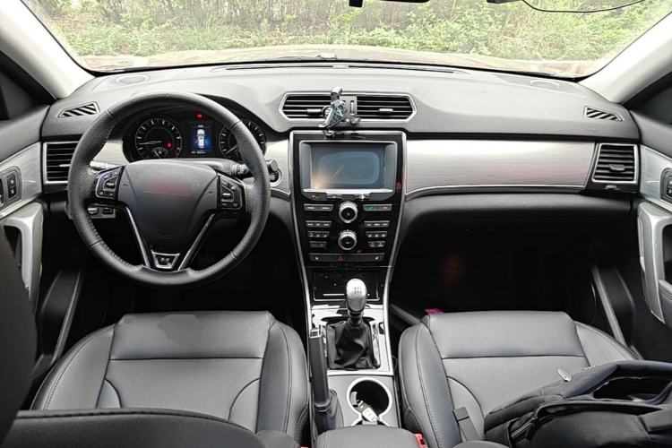 Used Haval H2 2014 1.5T Manual Two-Wheel Drive Elite Edition Center Console