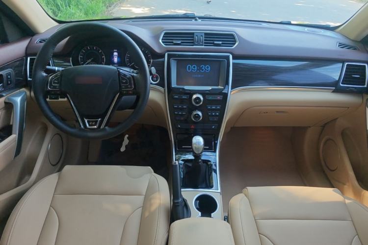 Used Haval H2 2014 1.5T Manual Two-Wheel Drive Prestige Edition Center Console
