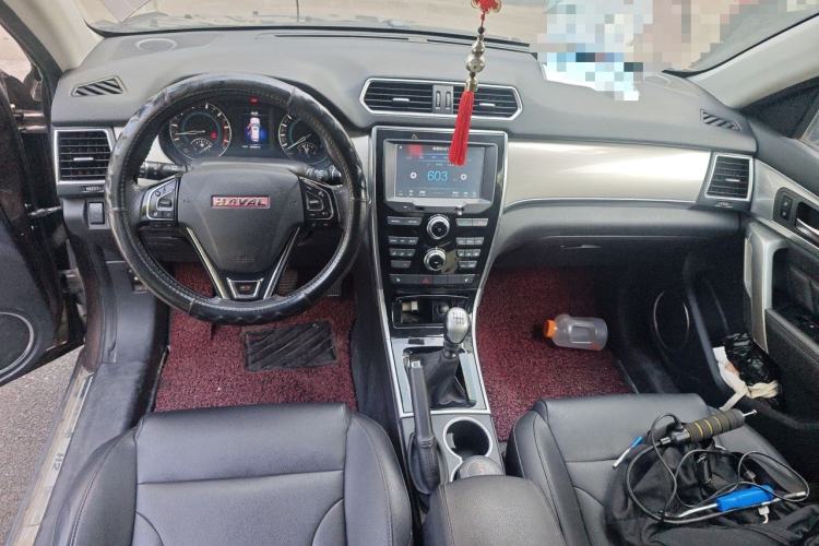 Used Haval H2 2014 1.5T Manual Two-Wheel Drive Elite Edition Center Console