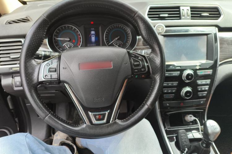 Used Haval H2 2014 1.5T Manual Two-Wheel Drive Elite Edition Center Console