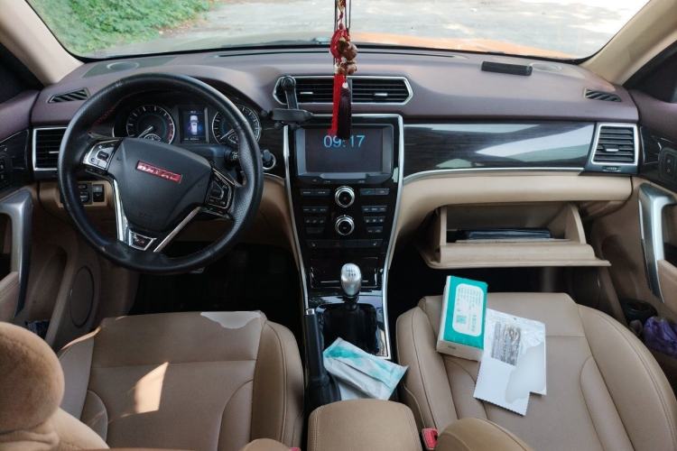Used Haval H2 2014 1.5T Manual Two-Wheel Drive Elite Edition Center Console