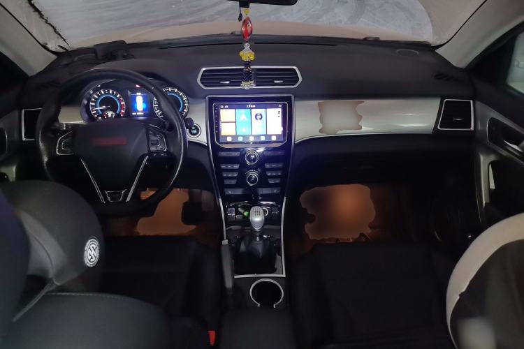Used Haval H2 2014 1.5T Manual Two-Wheel Drive Elite Edition Center Console