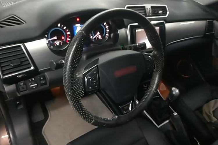 Used Haval H2 2014 1.5T Manual Two-Wheel Drive Elite Edition Center Console